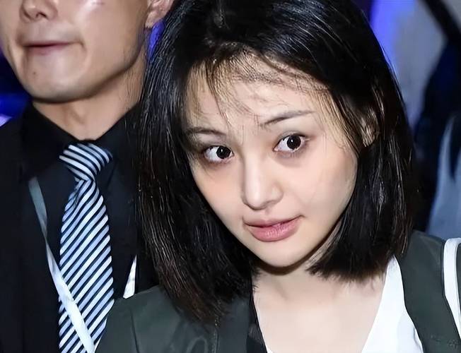 被封杀五年的郑爽，如今成了这样。